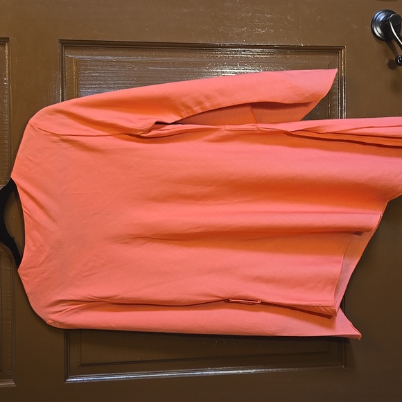 Voice-Linen blend light coral pullover v neck top, side drape Sz L NWT. - Picture 8 of 8